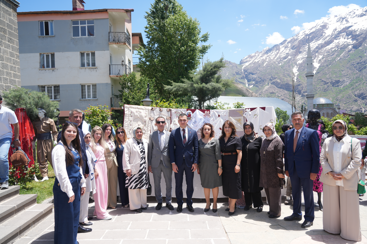 Hakkari’de kadınların başarı hikayeleri sergide anlatıldı
