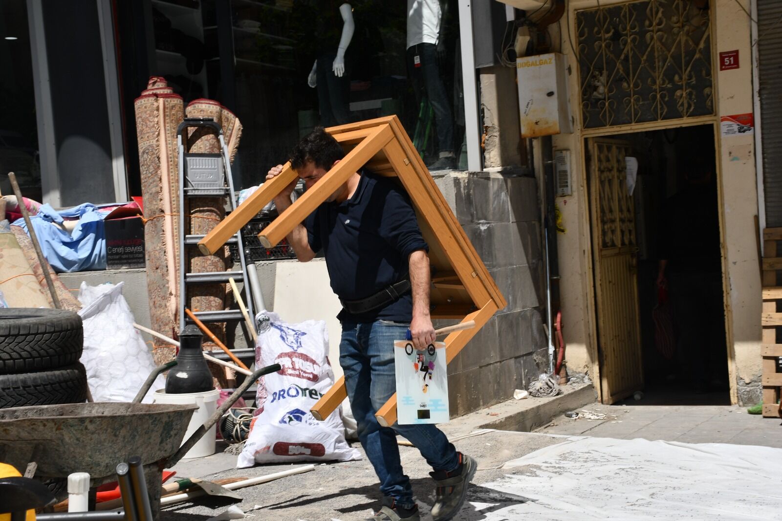 Hakkari’de tahliye sonrası belirsizlik sürüyor