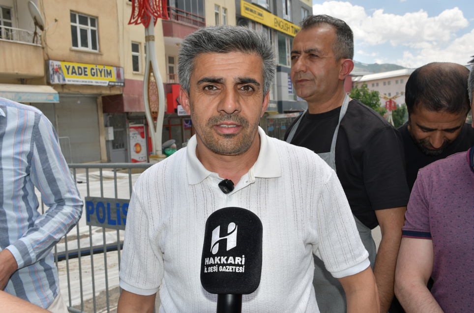 Hakkari'de Bariyerler Arasında Kalan Esnaf Çıkmazda (8)