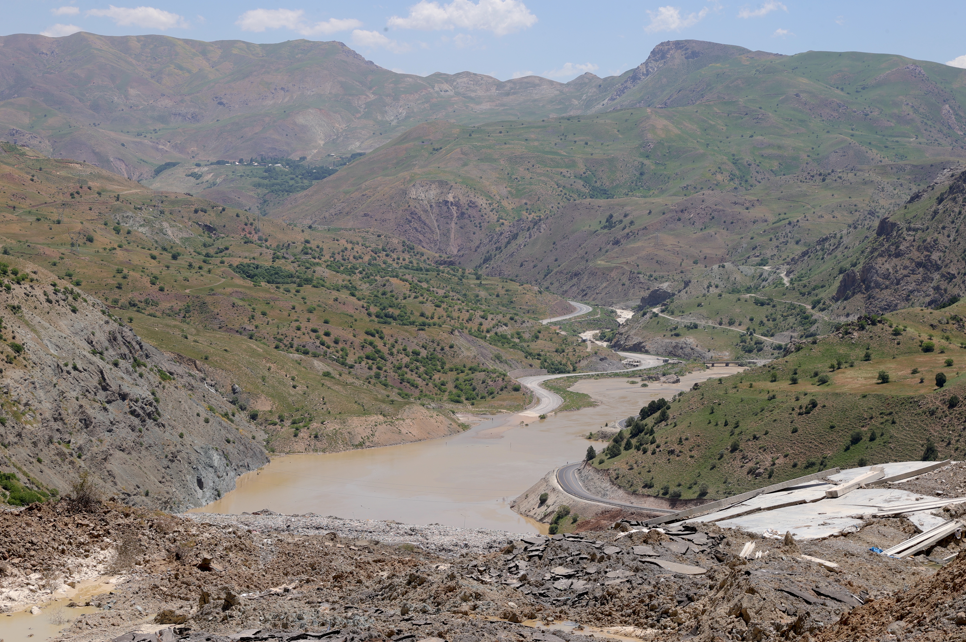 Hakkari'deki heyelanda 8 milyon metreküp toprak hareket etti