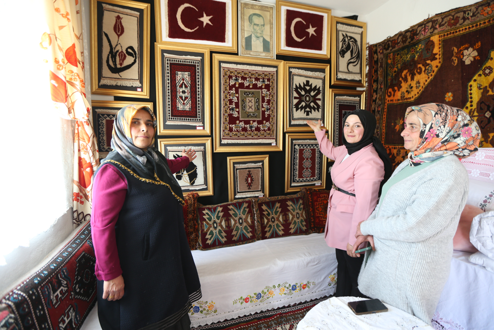 Kars'ta kurulan kadın kooperatifi halıcılığı canlandırıyor
