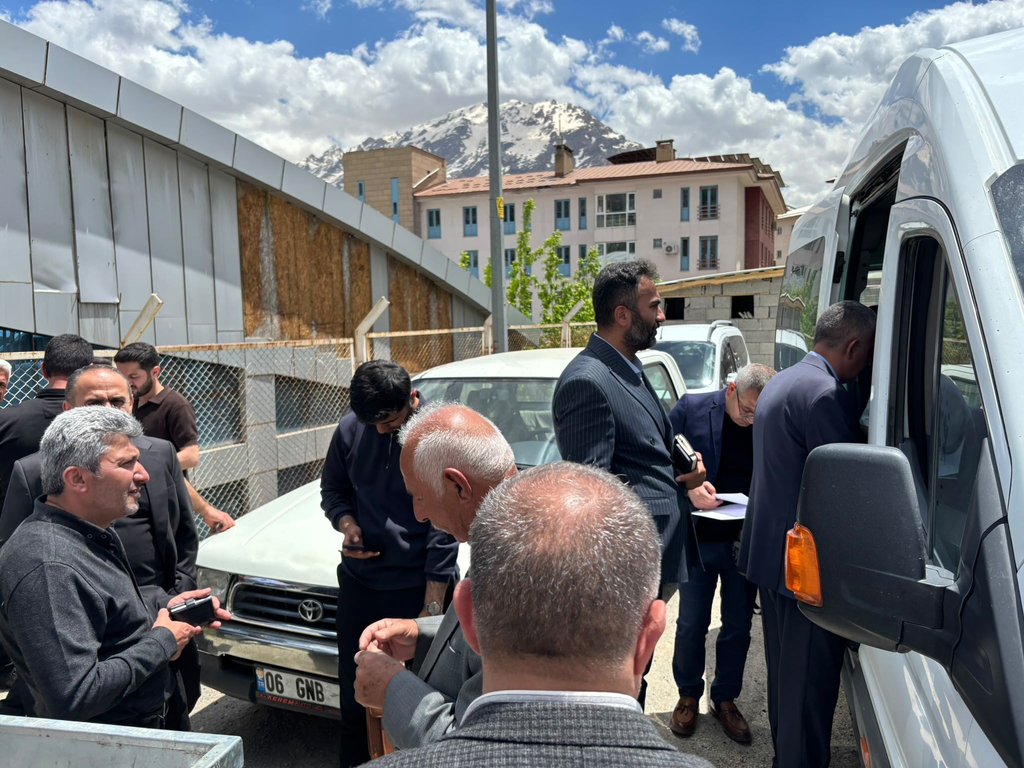 Hakkari’de tahliye edilen binalarda mağduriyet büyüyor