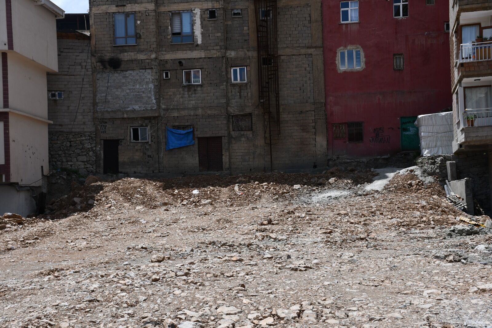 Hakkari’de tahliye edilen binalarda mağduriyet büyüyor