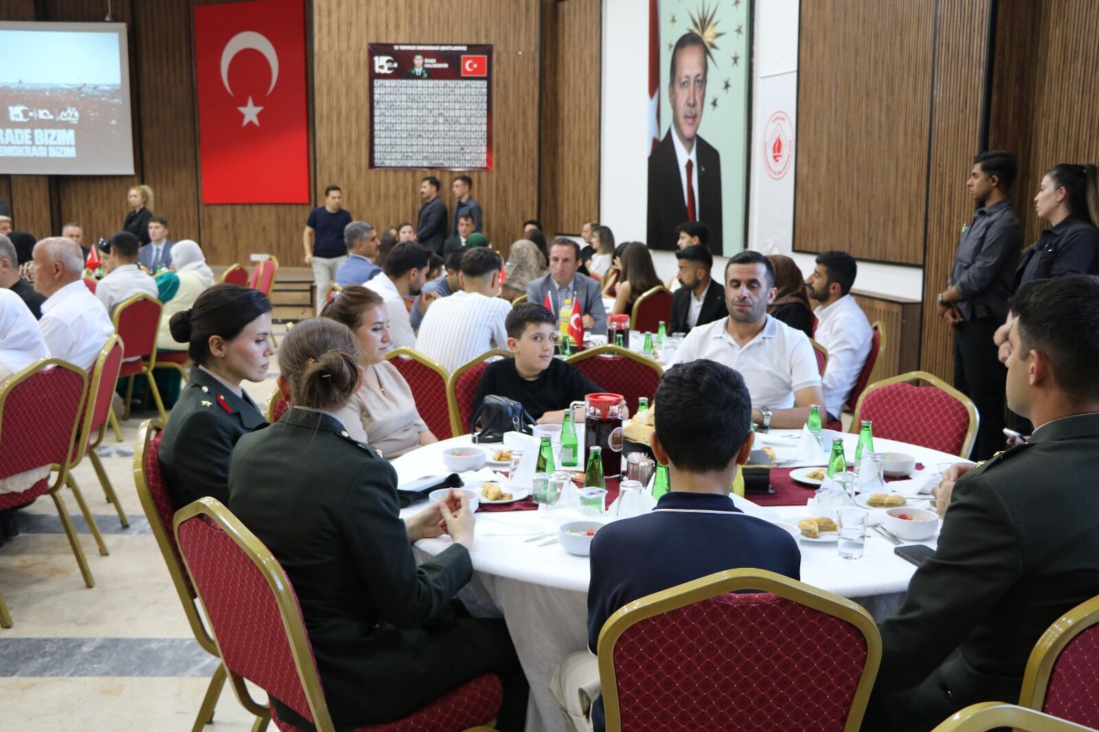 Hakkari'de Şehit ve Gazi Aileleri Onuruna 15 Temmuz Programı Düzenlendi
