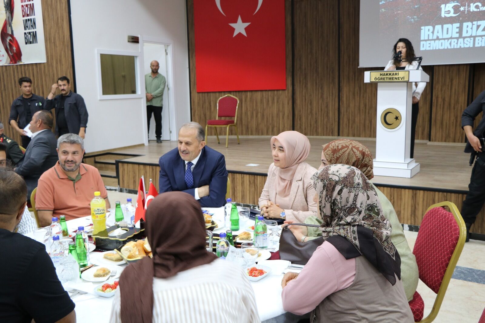 Hakkari'de Şehit ve Gazi Aileleri Onuruna 15 Temmuz Programı Düzenlendi