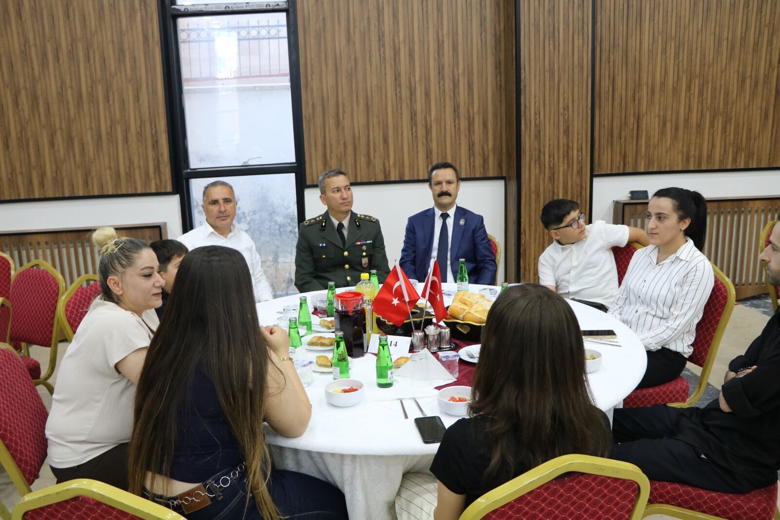 Hakkari'de Şehit ve Gazi Aileleri Onuruna 15 Temmuz Programı Düzenlendi
