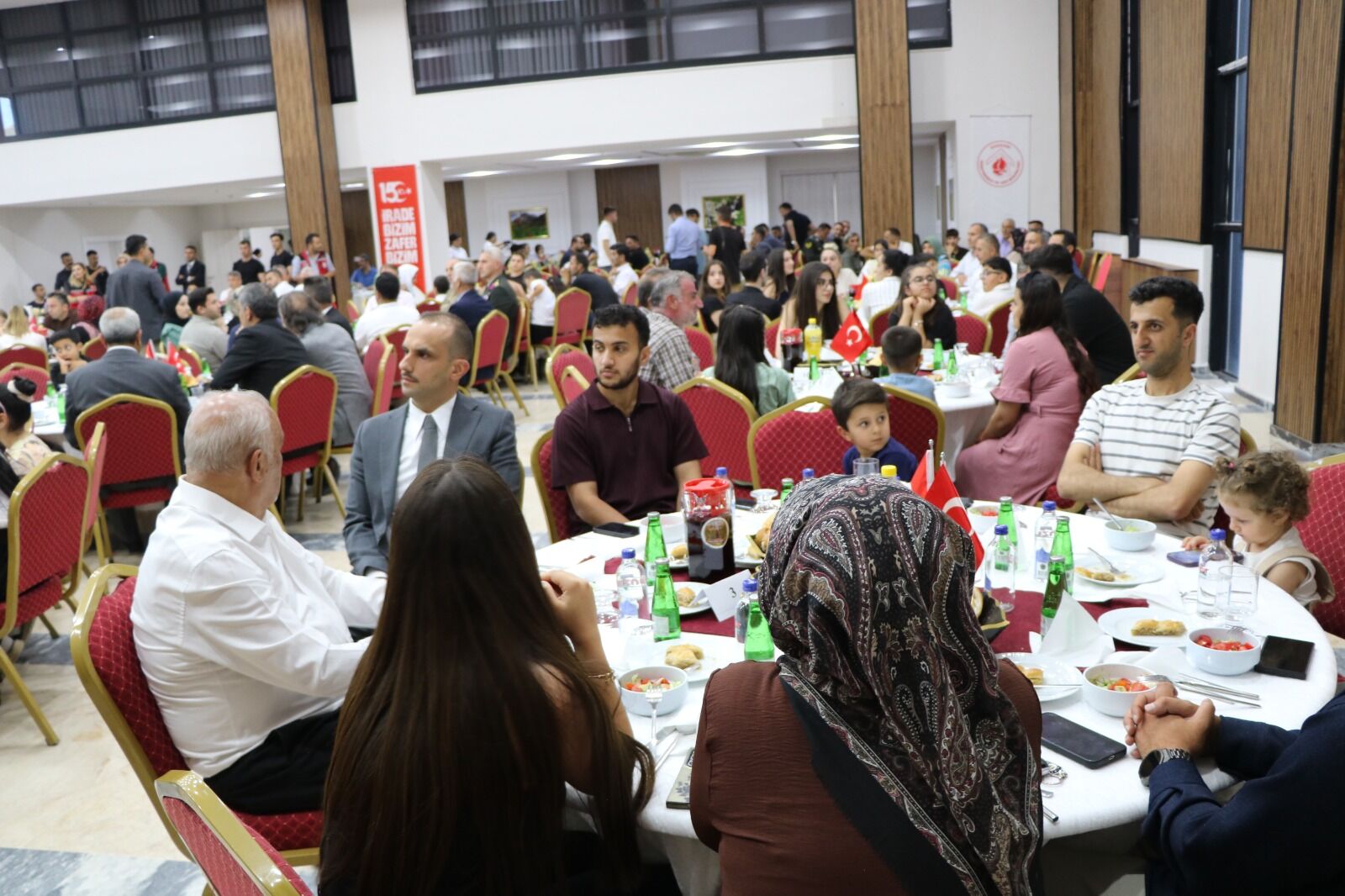 Hakkari'de Şehit ve Gazi Aileleri Onuruna 15 Temmuz Programı Düzenlendi