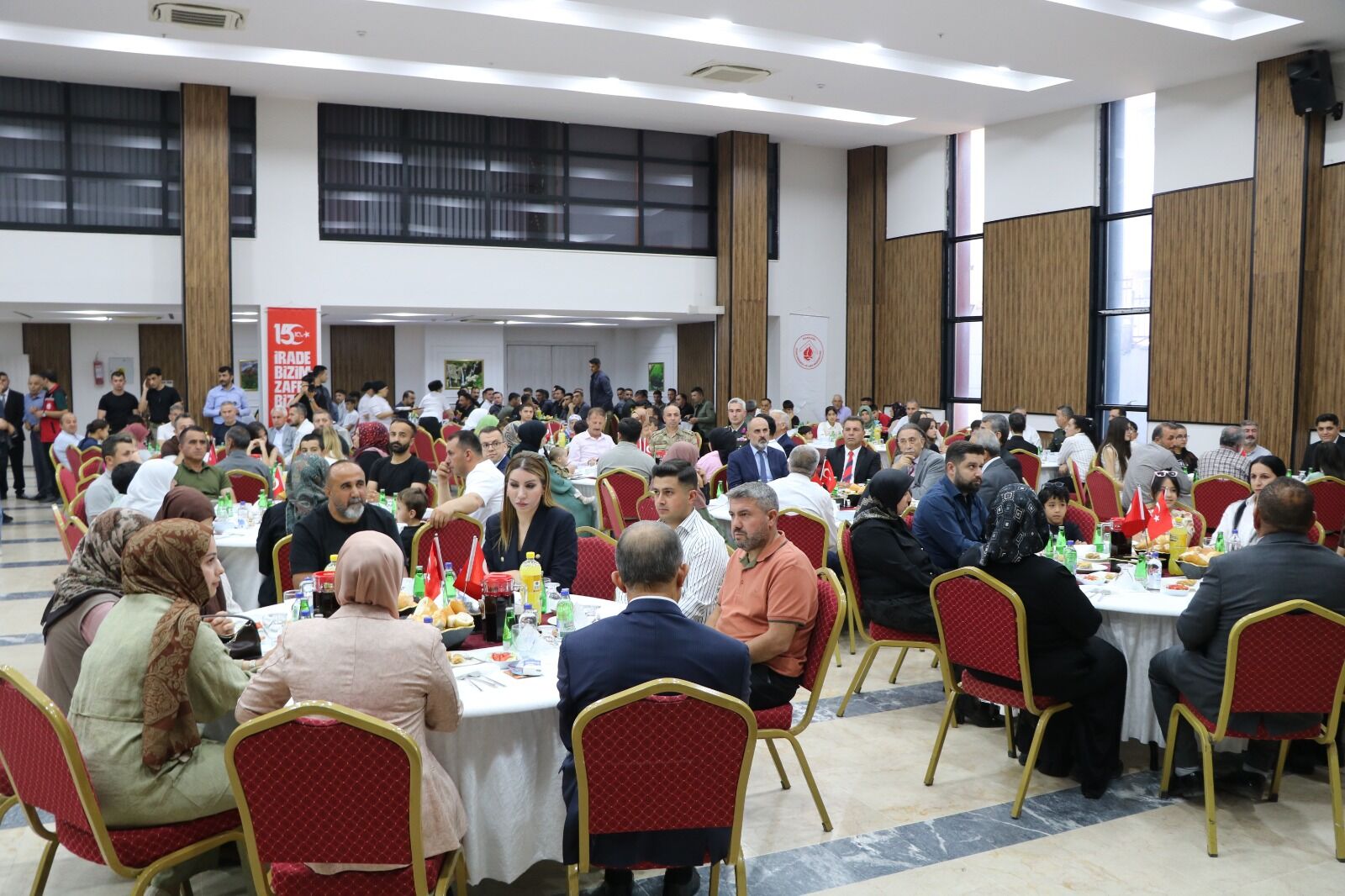 Hakkari'de Şehit ve Gazi Aileleri Onuruna 15 Temmuz Programı Düzenlendi
