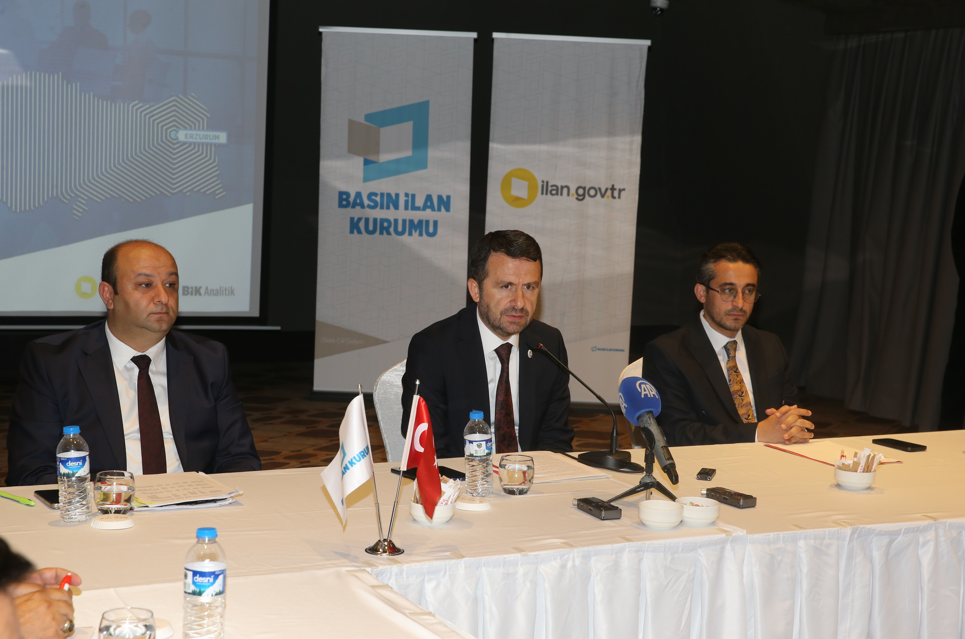 Basin Ilan Kurumu Genel Muduru Cay Erzurumda Gazetecilerle Bir Araya Geldi (4)