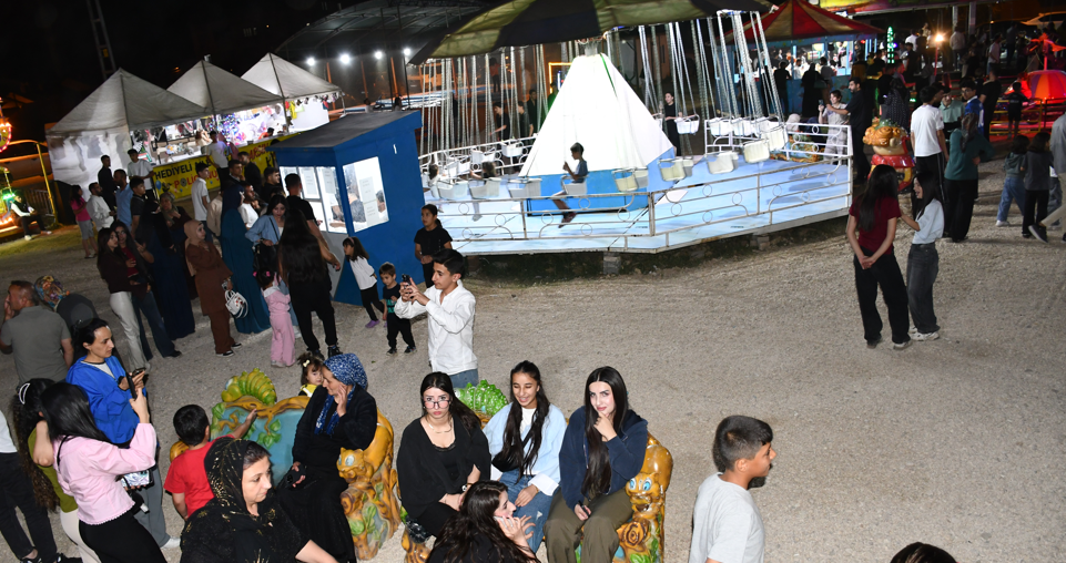 Ray Lunapark yaz gecelerine renk katıyor