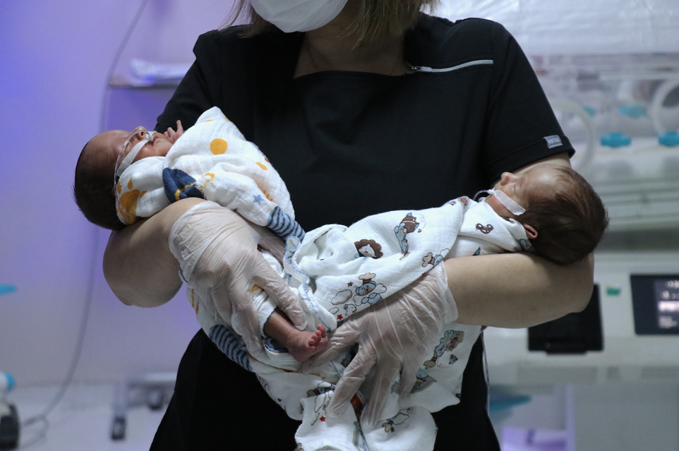 Prematüre dördüzler 34 günlük mücadeleyi kazandı
