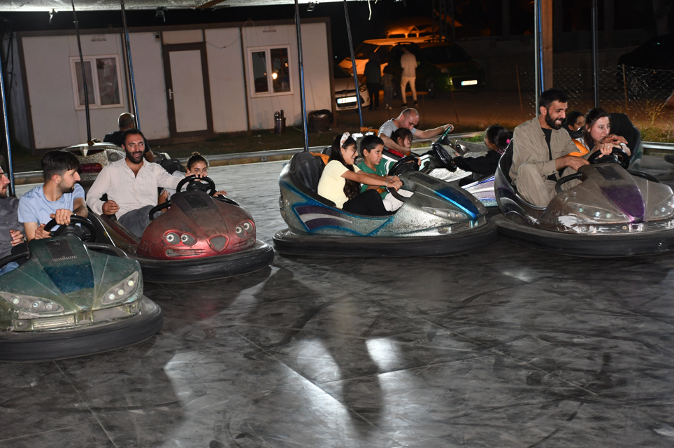 Ray Lunapark yaz gecelerine renk katıyor