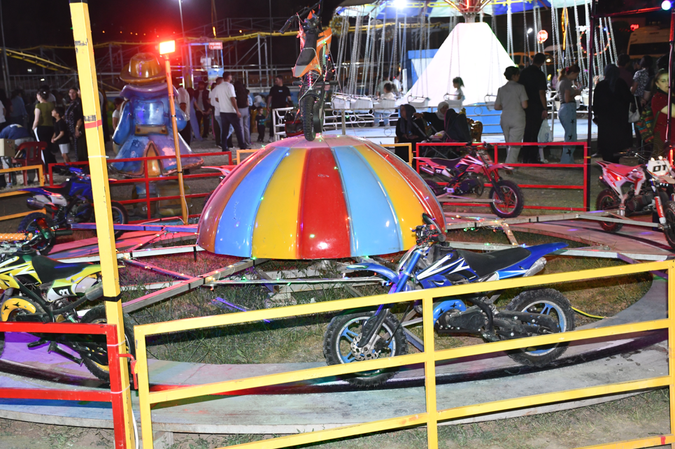 Ray Lunapark yaz gecelerine renk katıyor