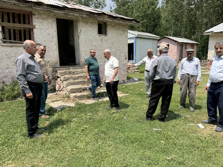 42 yıl sonra Hakkari'de öğrencileriyle buluştu
