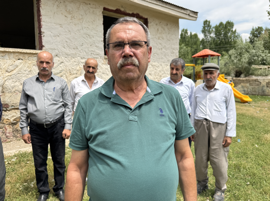 42 yıl sonra Hakkari'de öğrencileriyle buluştu