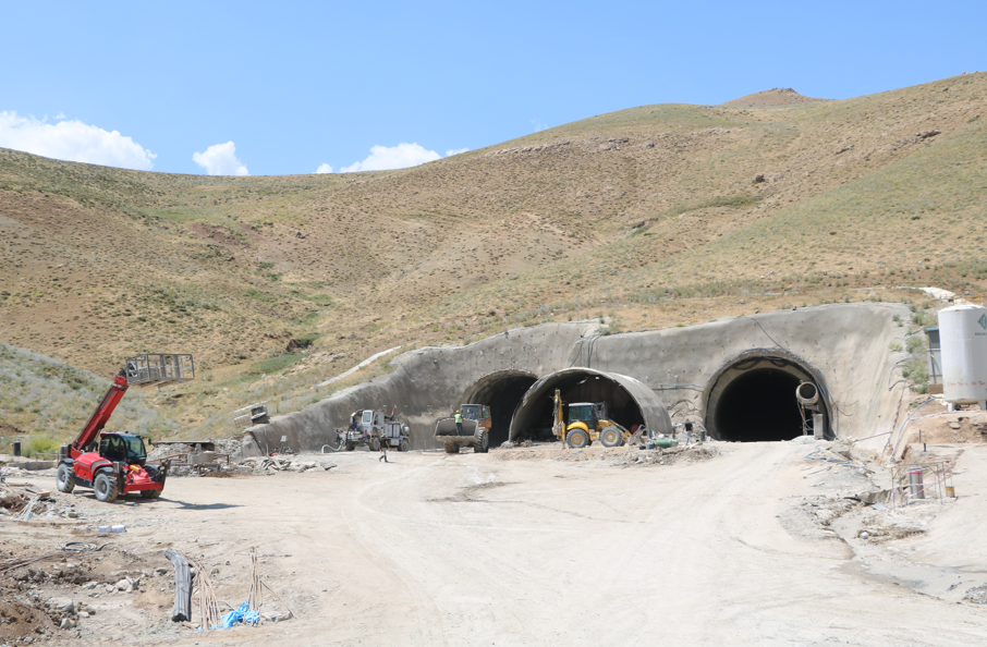 Yuksekova Tunel Yapımı