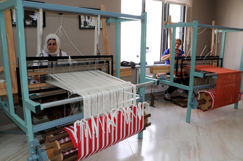 Hakkari, Van ve Bitlis motifleri yeniden dokunuyor