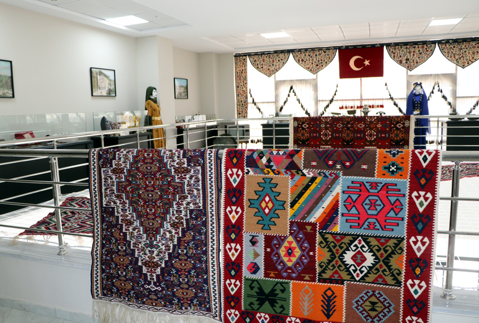 Hakkari, Van ve Bitlis motifleri yeniden dokunuyor