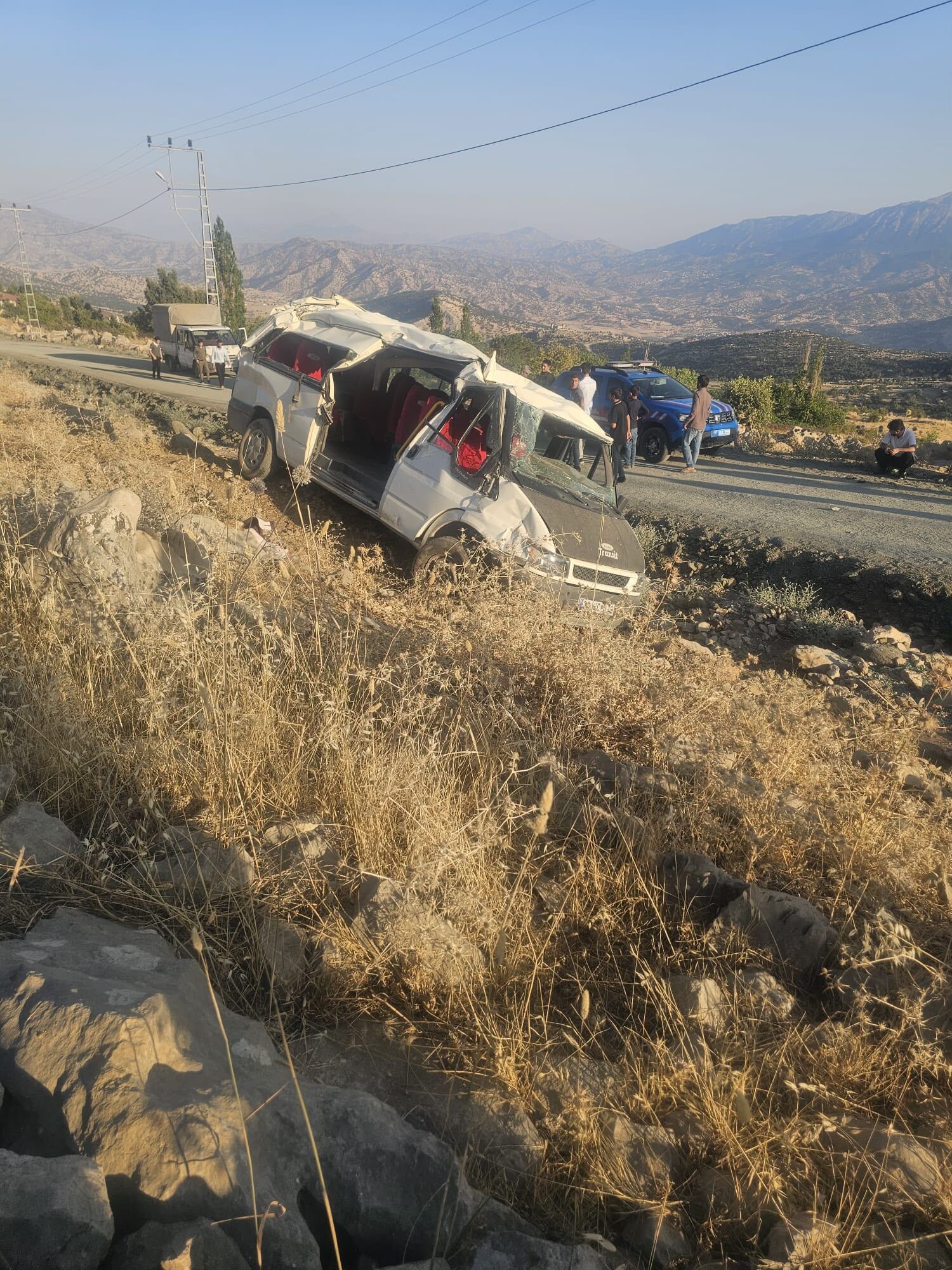 Hakkari’de feci kaza: 2’si ağır 3 kişi yaralandı