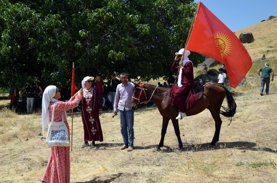 Van'da kökbörü heyecanı nefes kesti