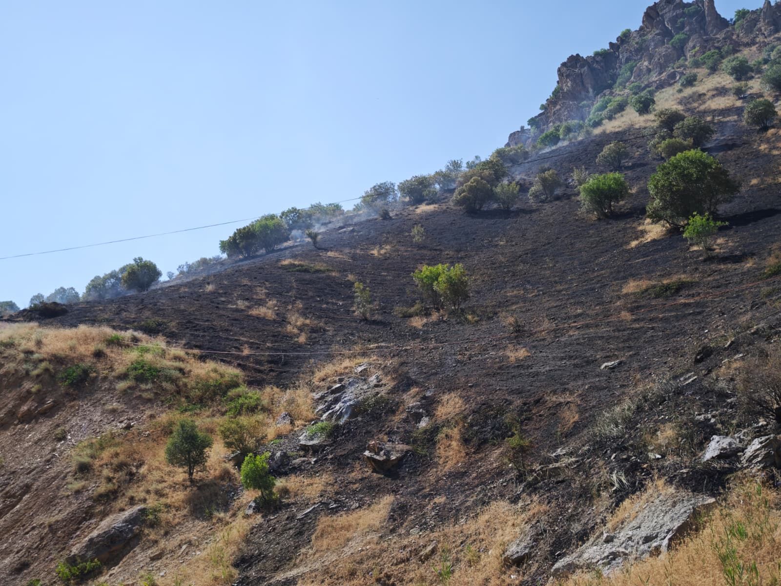 Hakkari'de köyde çıkan yangın söndürüldü