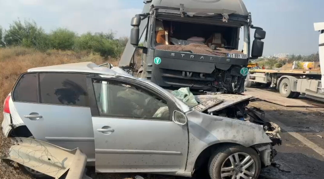 TIR karşı yöne geçti; 1 ölü; 2 yaralı