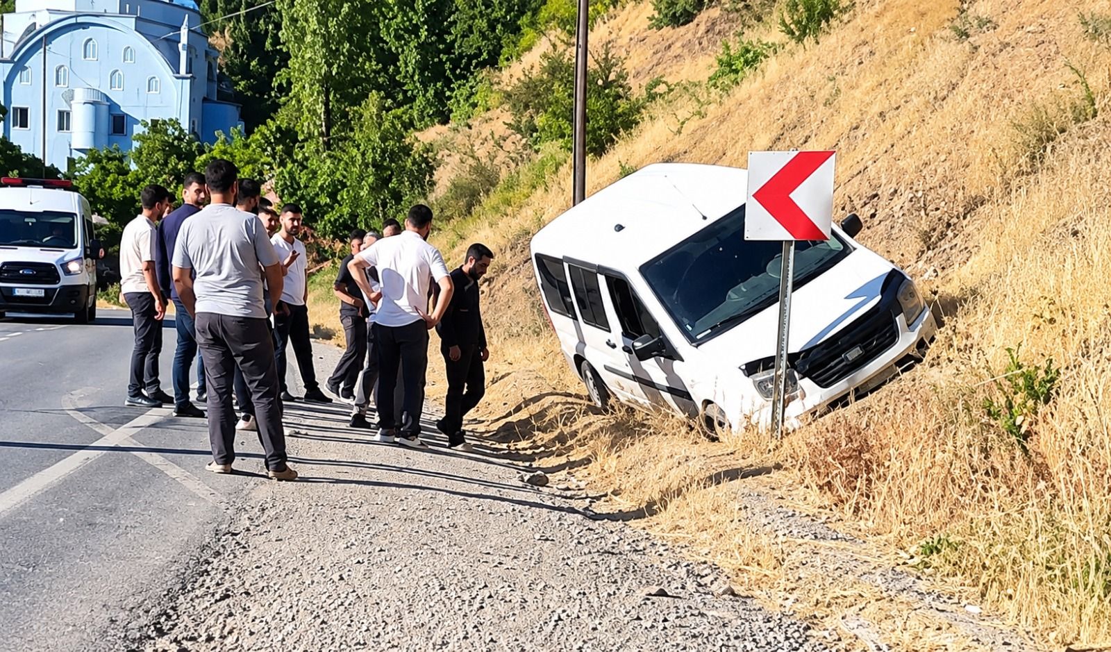 Hakkari'de trafik kazası: Araçta maddi hasar meydana geldi