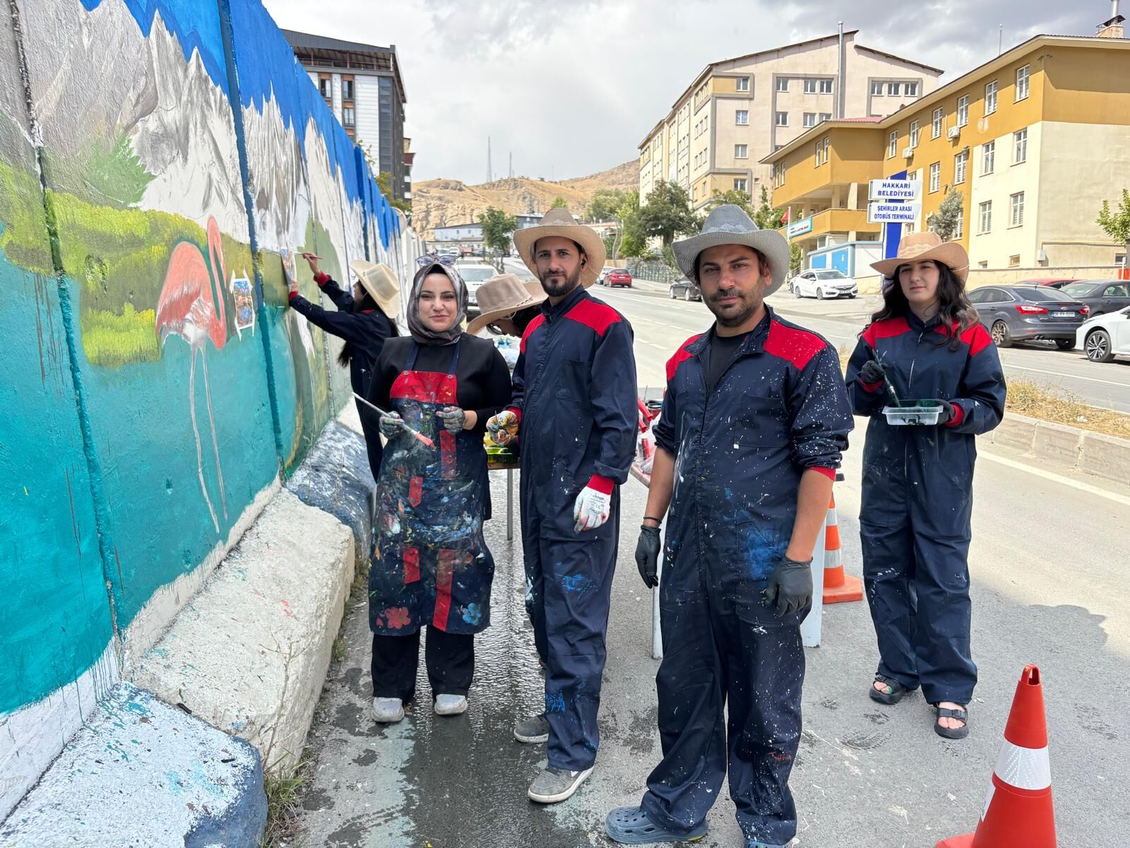 Hakkari’de duvarlar sanatla, kentin güzellikleriyle renkleniyor