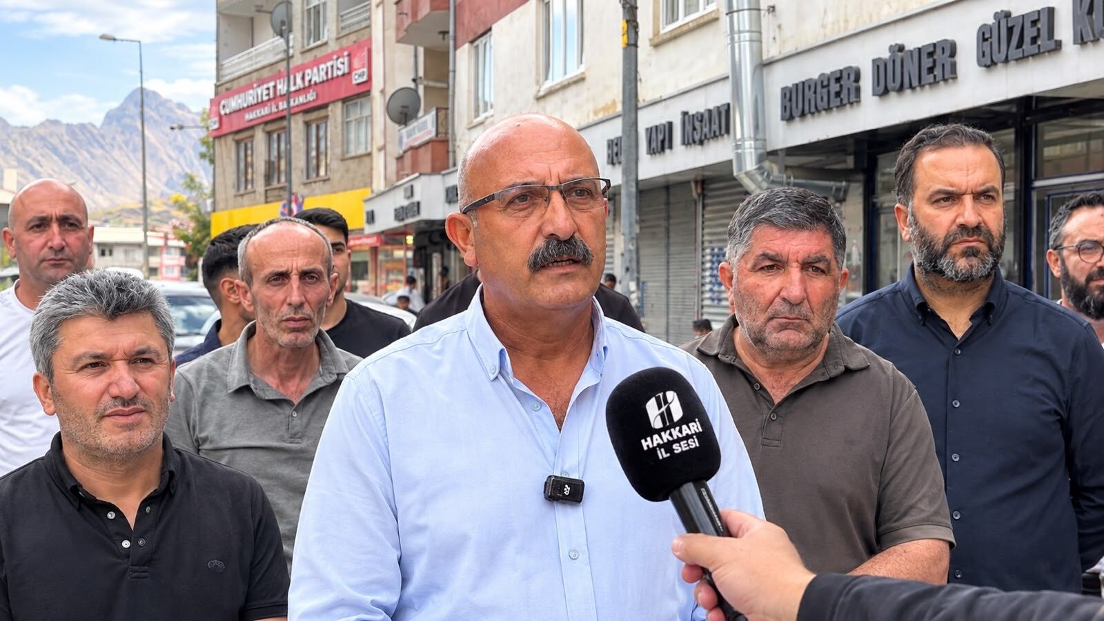 Hakkari’de Altay Caddesi esnafı kepenk kapattı