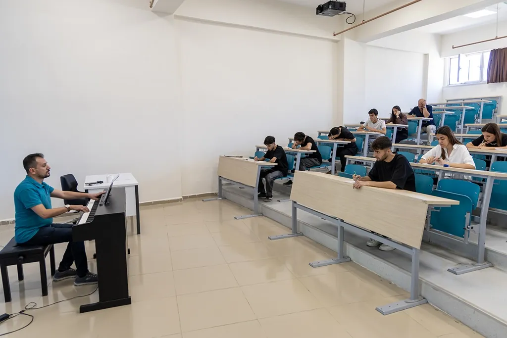 Hakkari Üniversitesi’nde 85 aday yarıştı