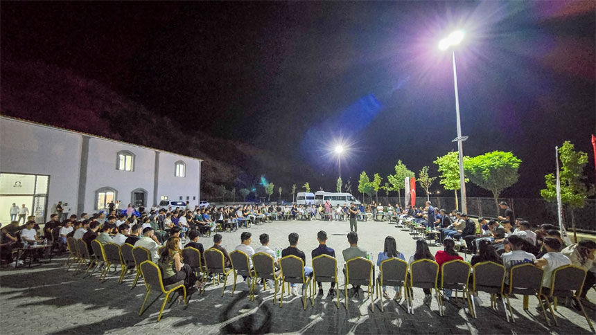 Başkan Demir bu kez Çukurcalı gençleri dinledi