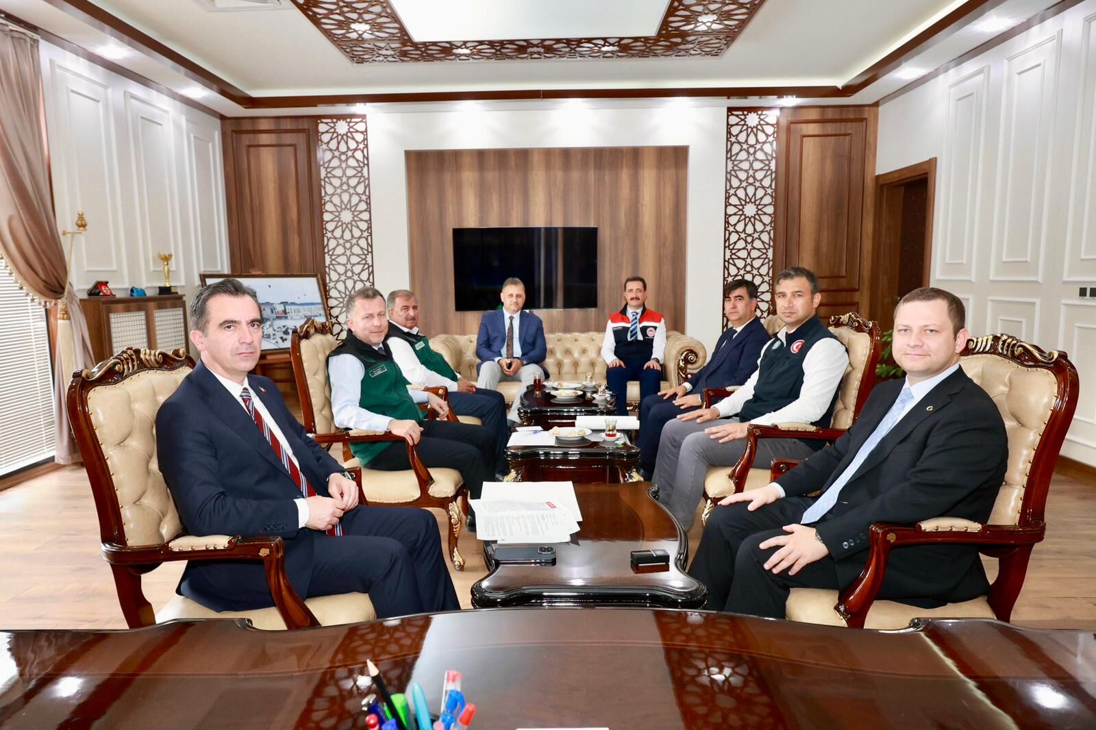 Van Gölü'nde dip çamuru temizliği sürüyor