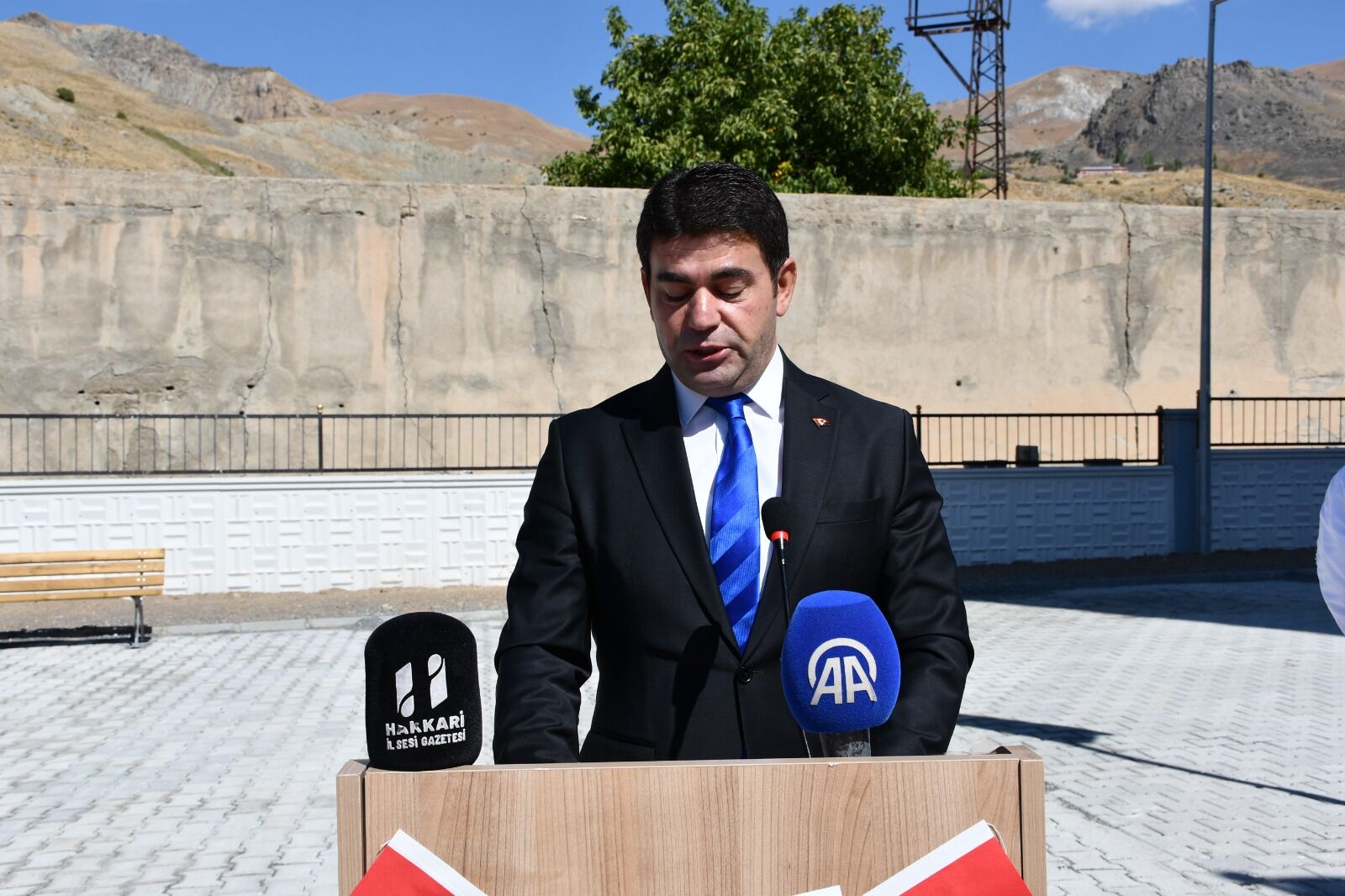 Hakkari Akçalı'da yen okul ve ilk ders heyecanı