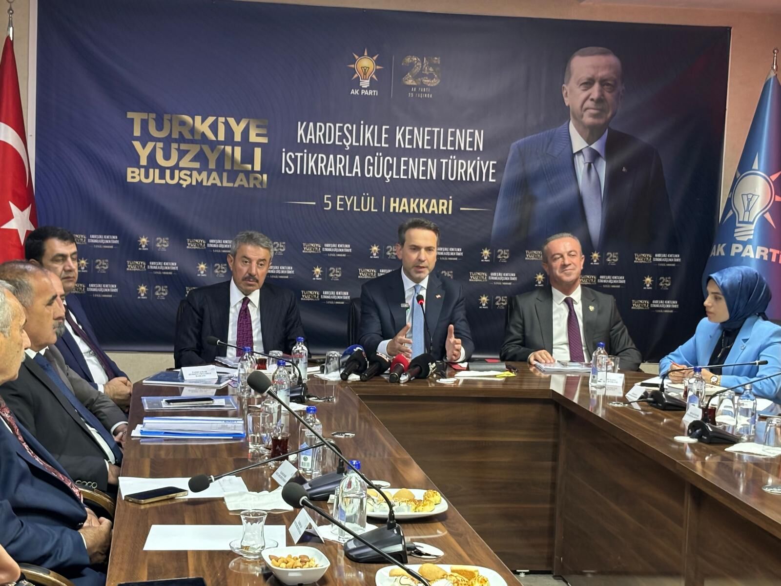 Hakkari Bakan (2)