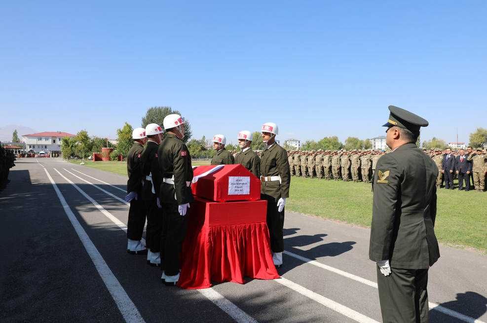 Iğdır'da Şehit olan Koparan Hakkari'ye uğurlandı
