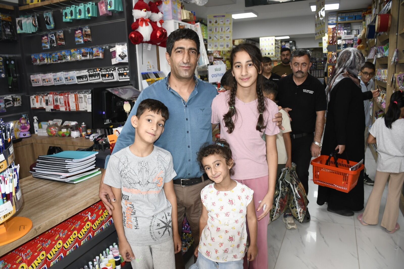 Hakkari’de kırtasiyeci de veli de şikayetçi