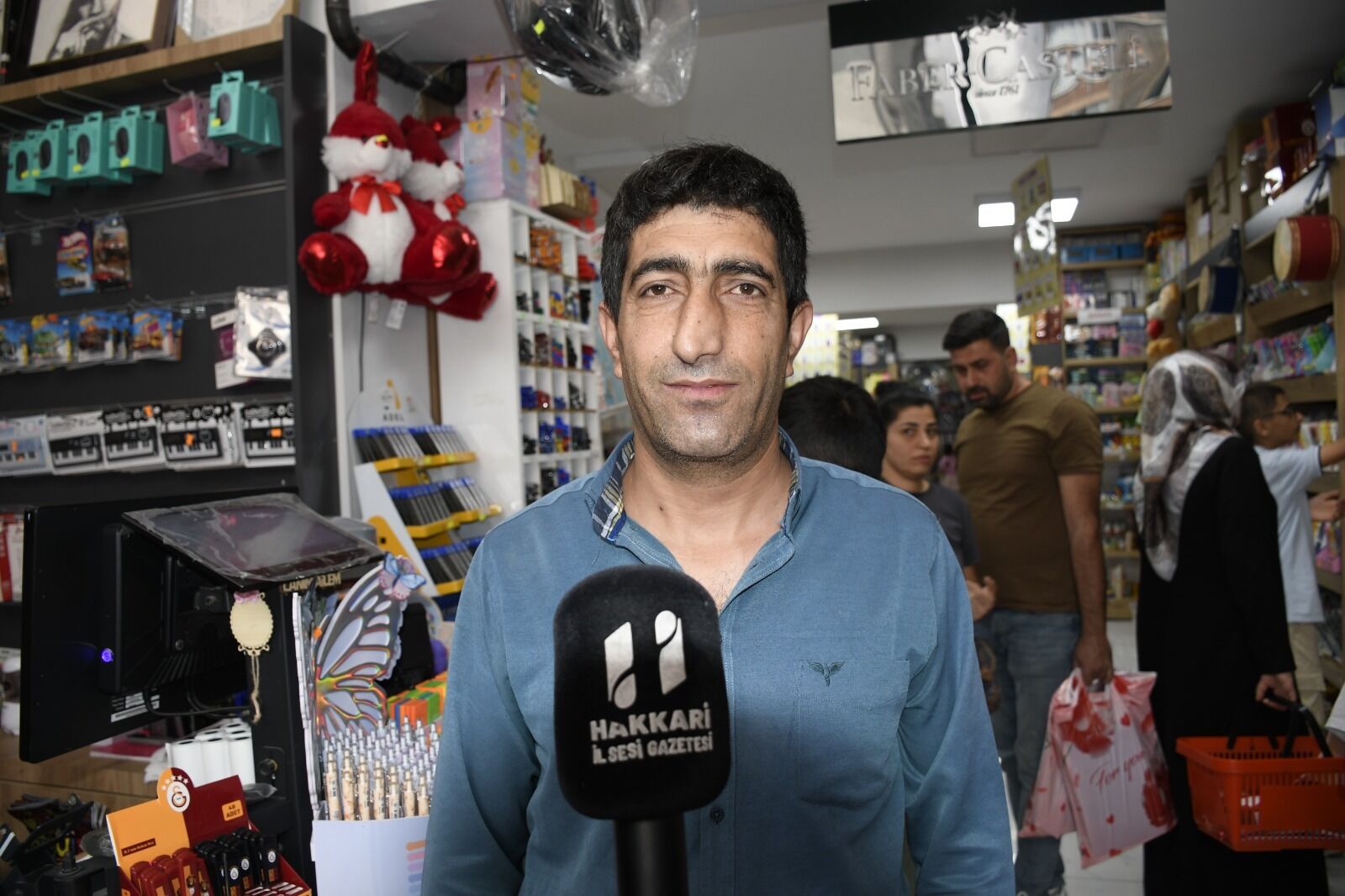 Hakkari’de kırtasiyeci de veli de şikayetçi