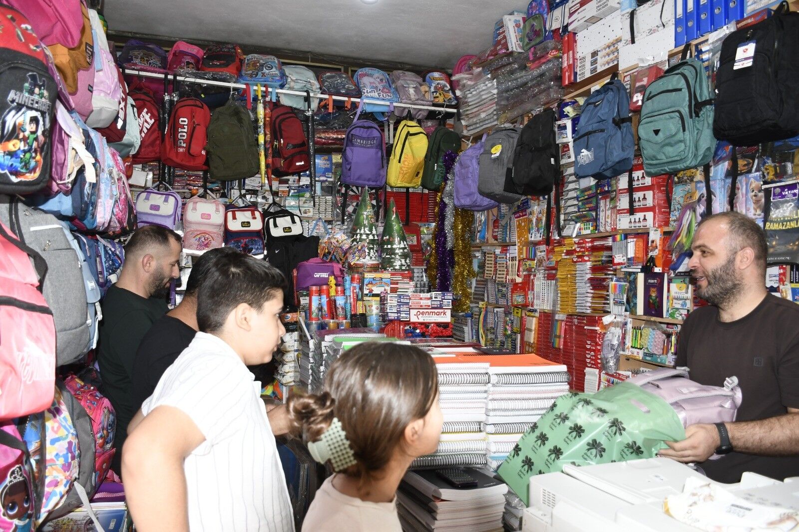 Hakkari’de kırtasiyeci de veli de şikayetçi