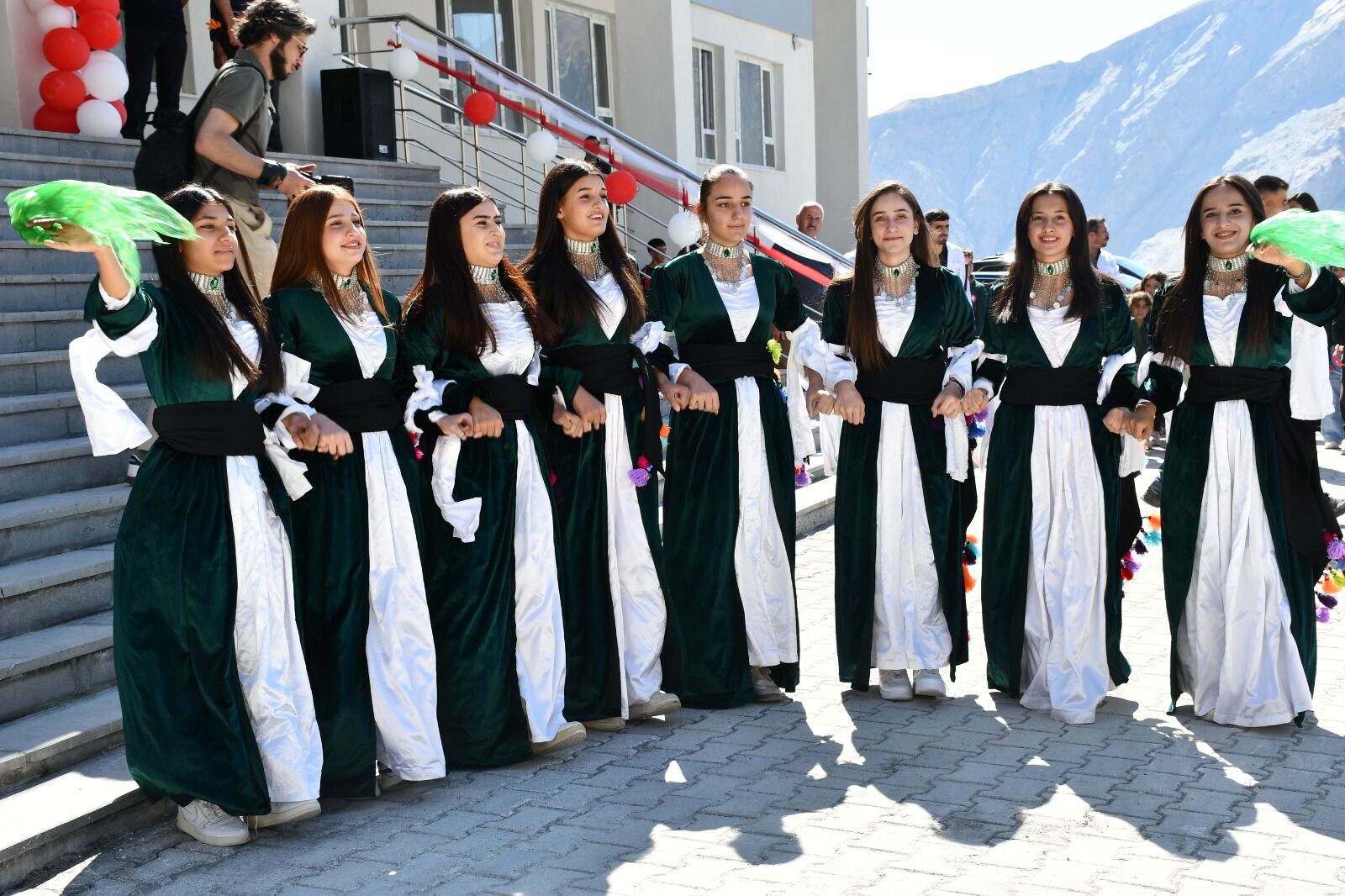 Hakkari Akçalı'da yen okul ve ilk ders heyecanı