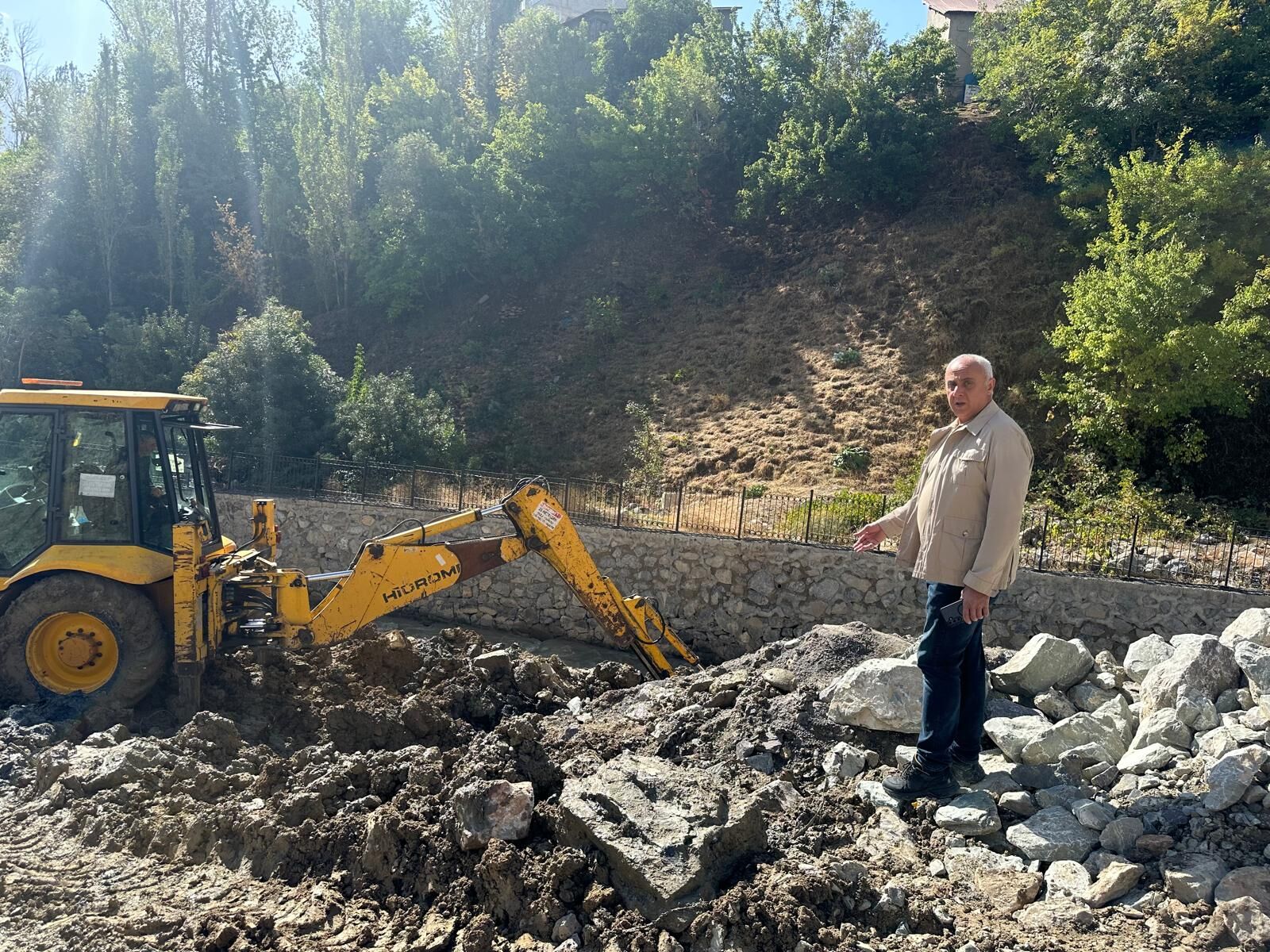 Hakkari’de hasar gören kanalizasyon hattı yeniden onarılıyor