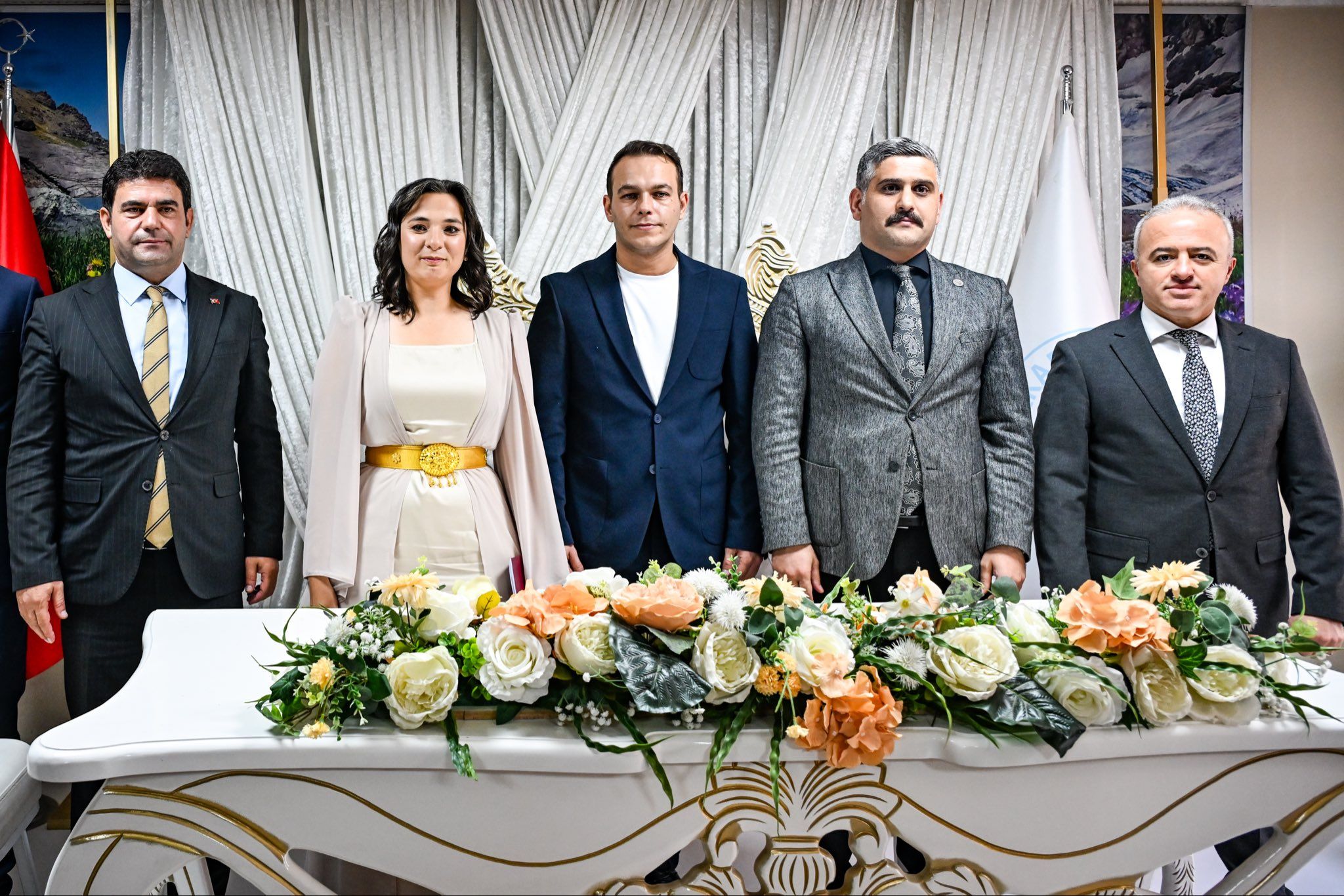 Hakkari protokolü genç çiftin nikâh şahidi oldu