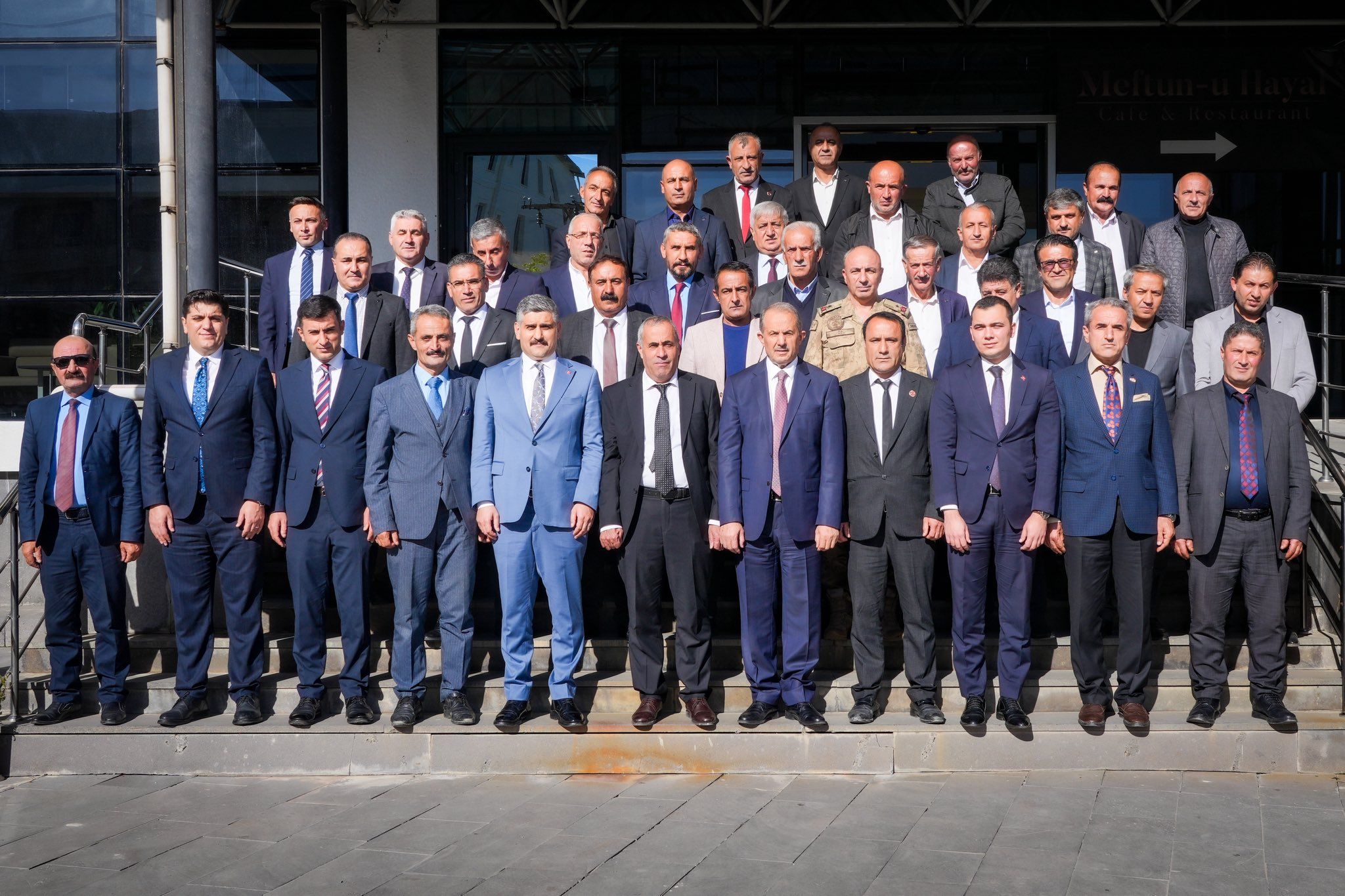 Hakkari Valisi Taşyapan, muhtarlarla bir araya geldi