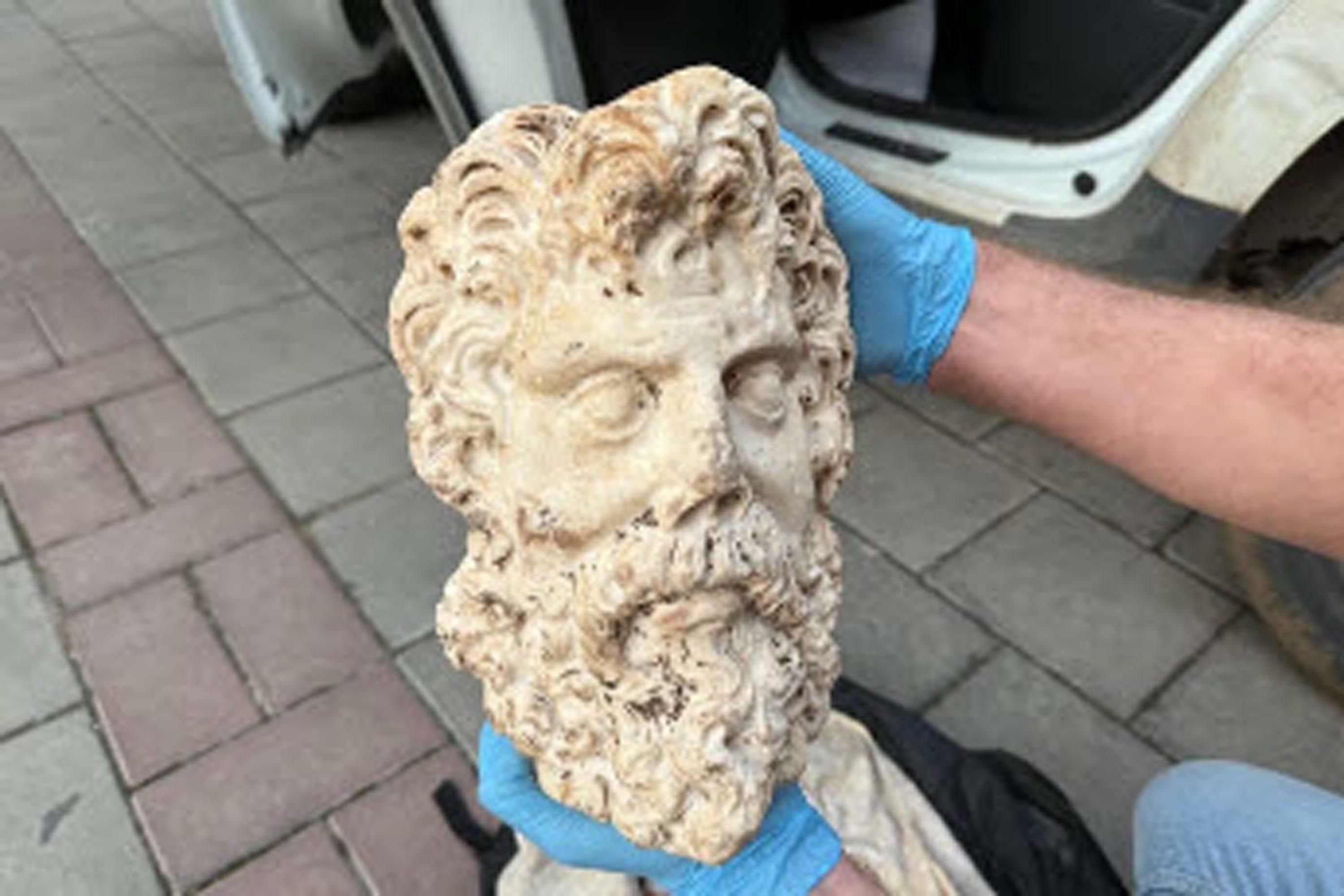 2 bin yıllık Zeus heykel başı ele geçirildi