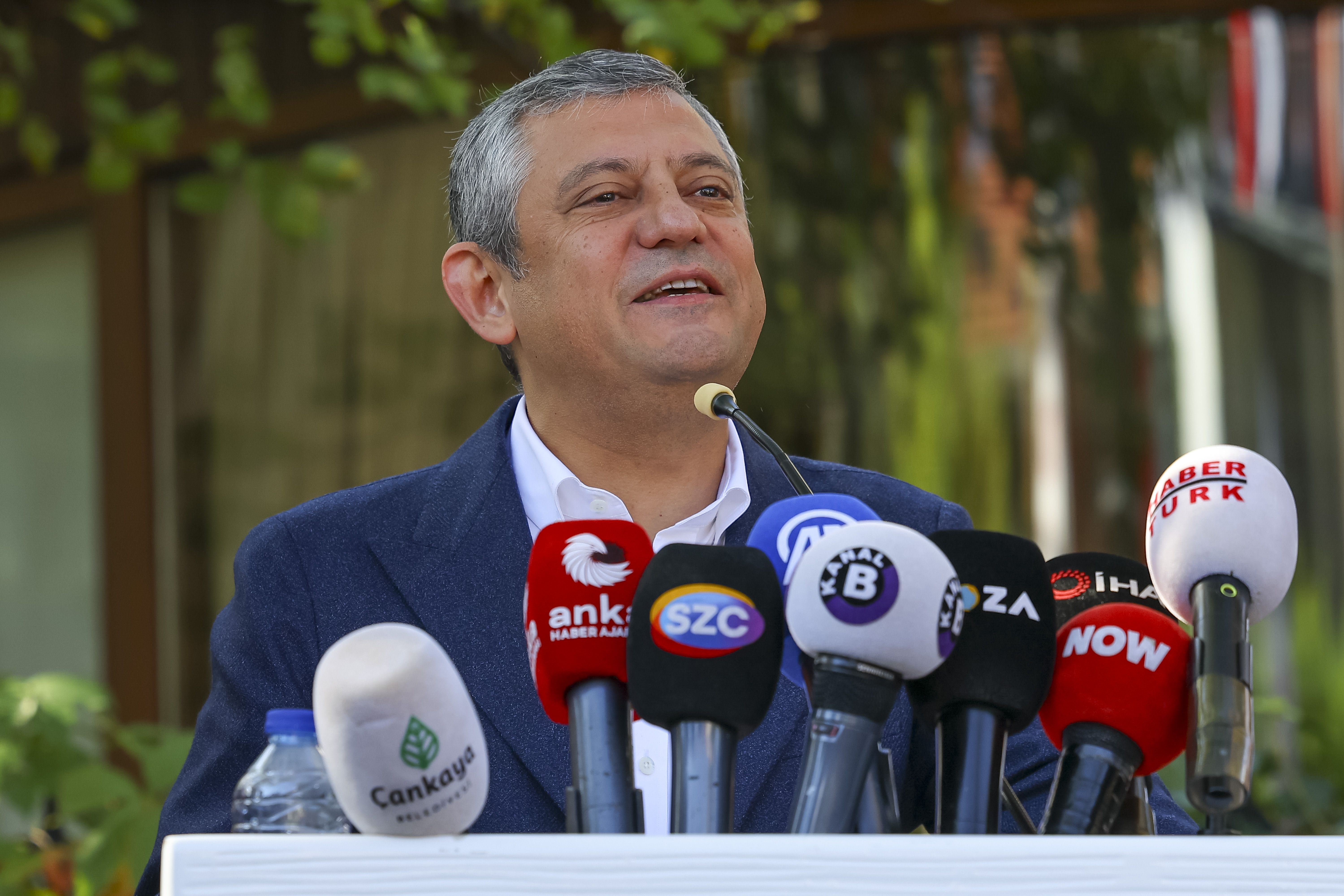 Özgür Özel: Partinin adını millet koydu, kimseye değiştirtmez
