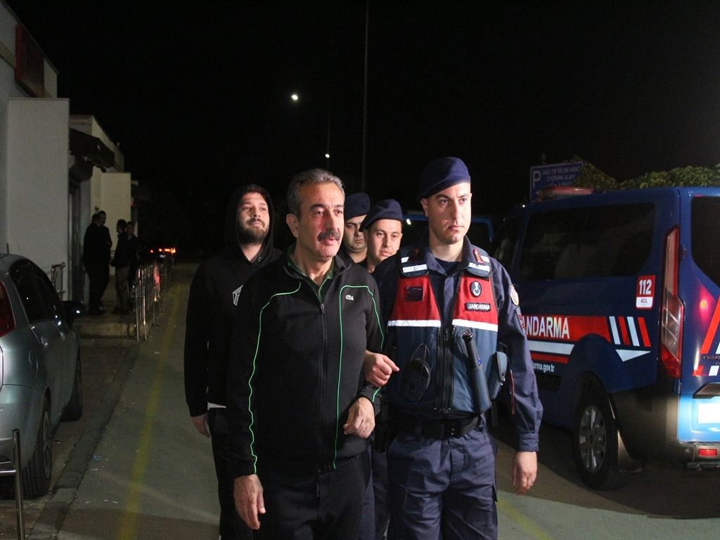 Çukurova Belediyesi'ne soruşturmada başkan dahil 34 tutuklama
