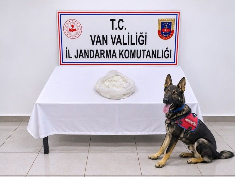 Çantasından 1 kilo metamfetamin çıkan yolcu tutuklandı
