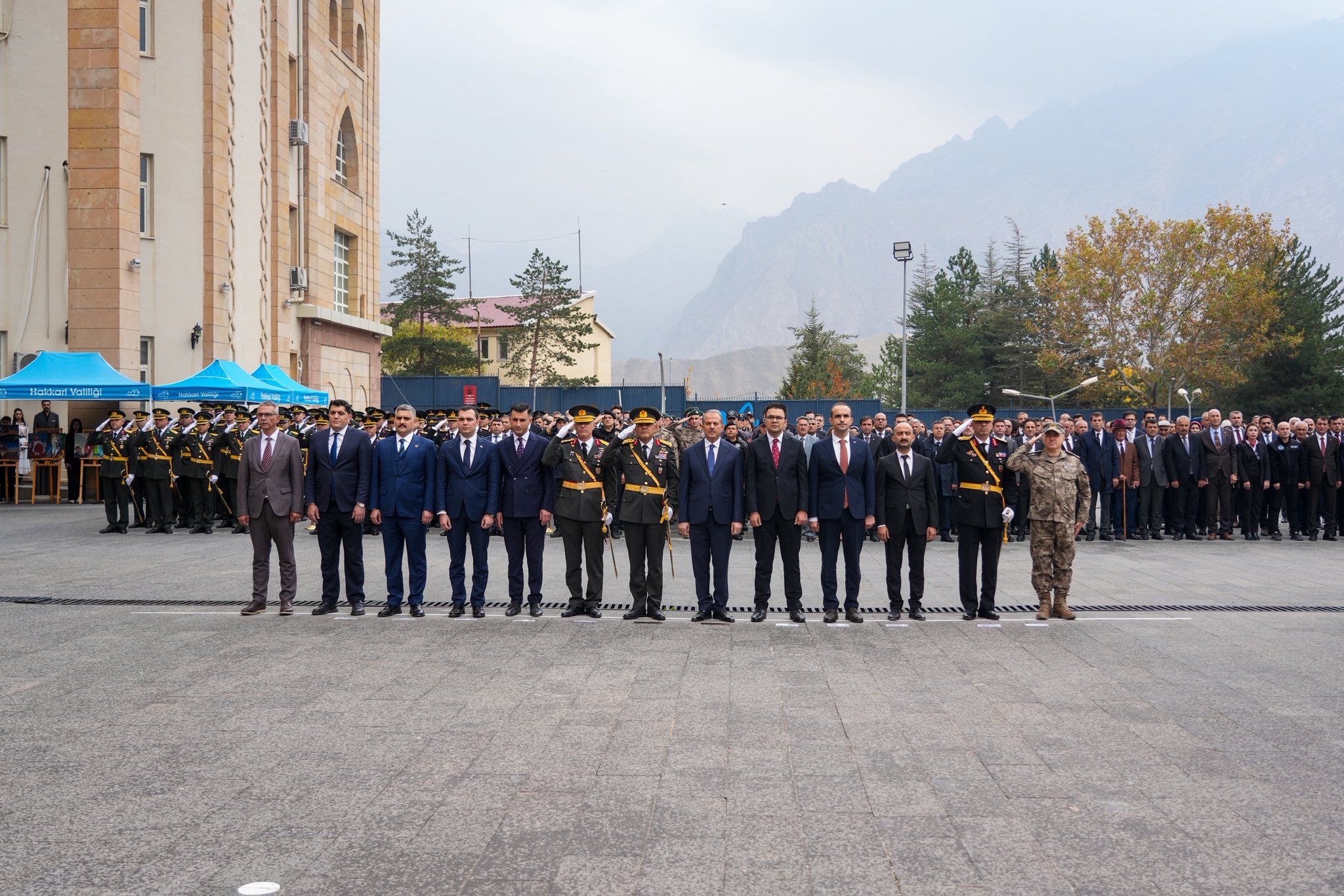 Hakkari’de Cumhuriyet’in 103. yılı için Çelenk Sunma Töreni düzenlendi