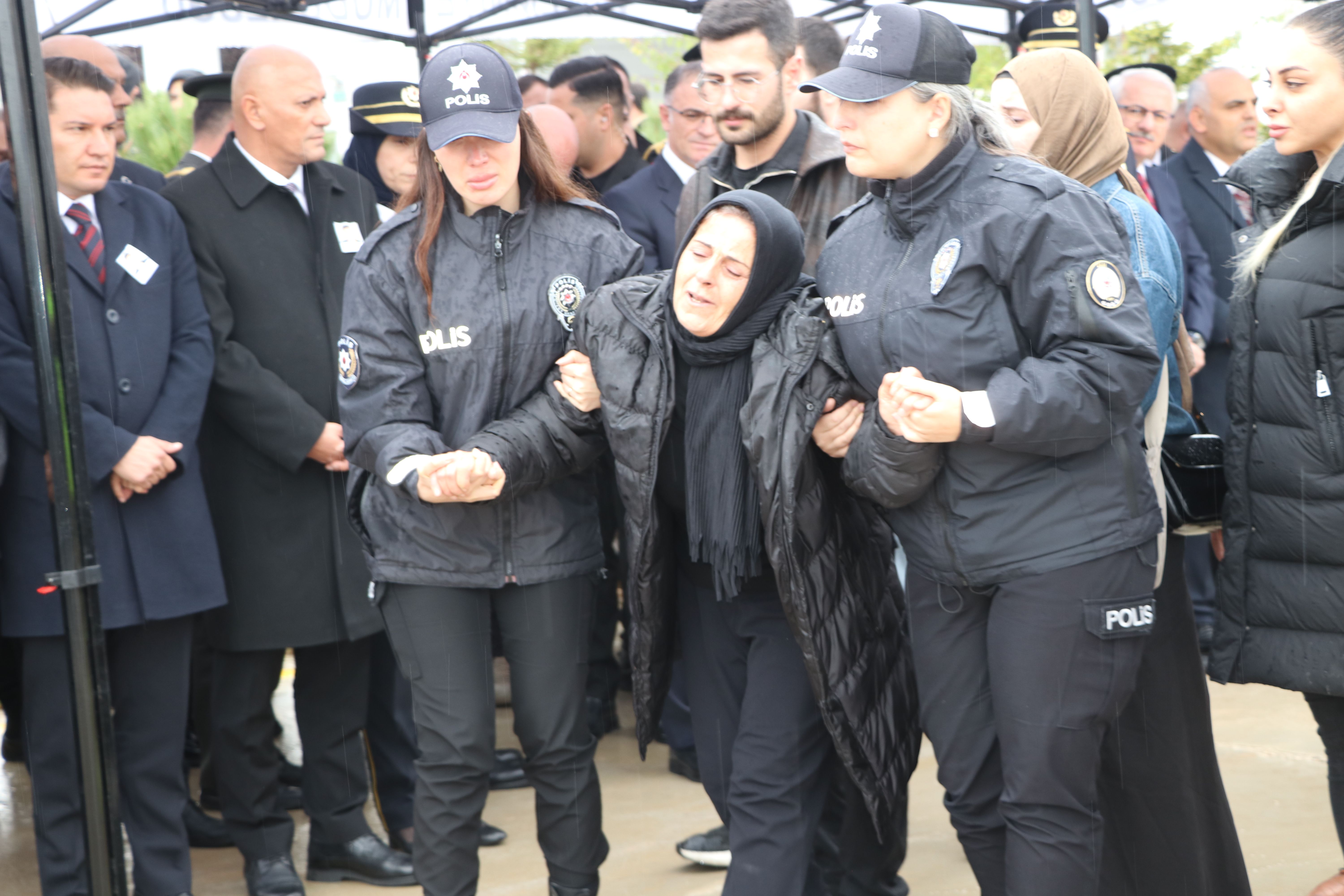 Hakkari-Van yolundaki kazada şehit olan polis Tayfun Akalan Ankara’ya uğurlandı