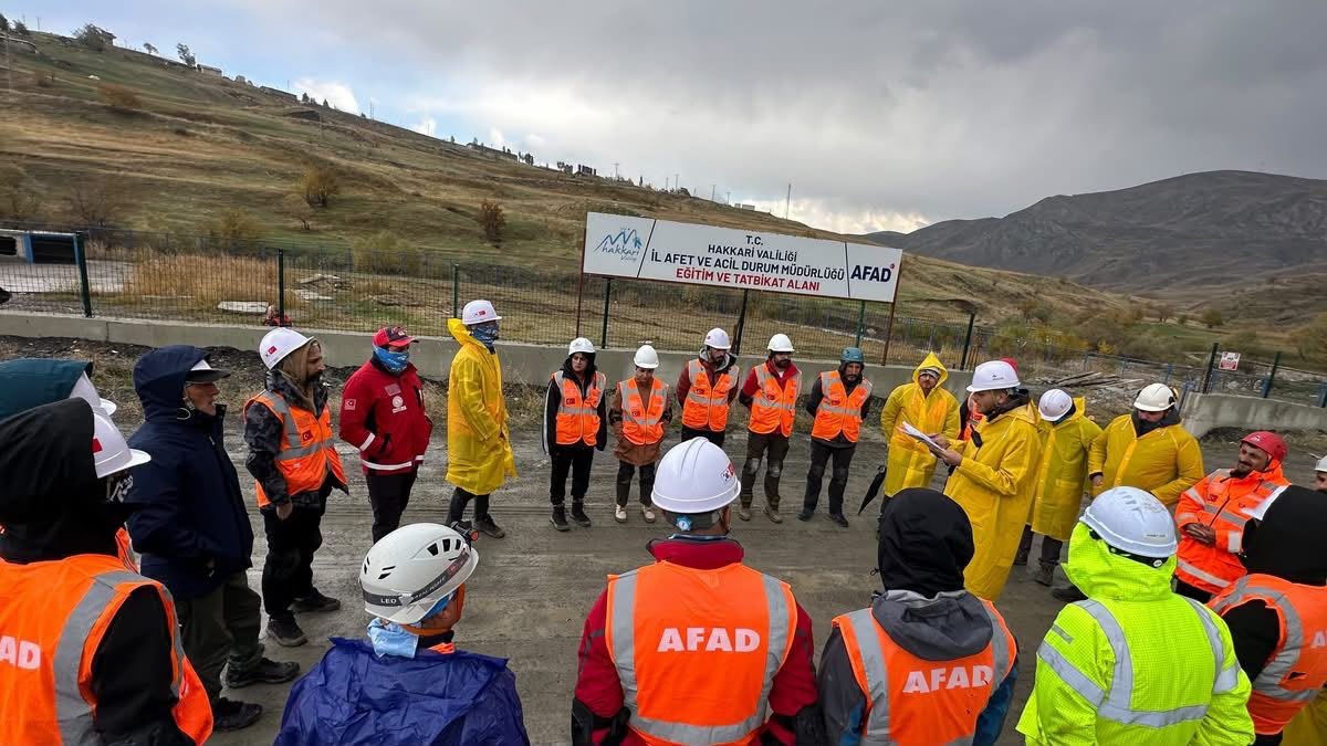 Hakkari’de CİSAD ekibine arama kurtarma eğitimi verildi