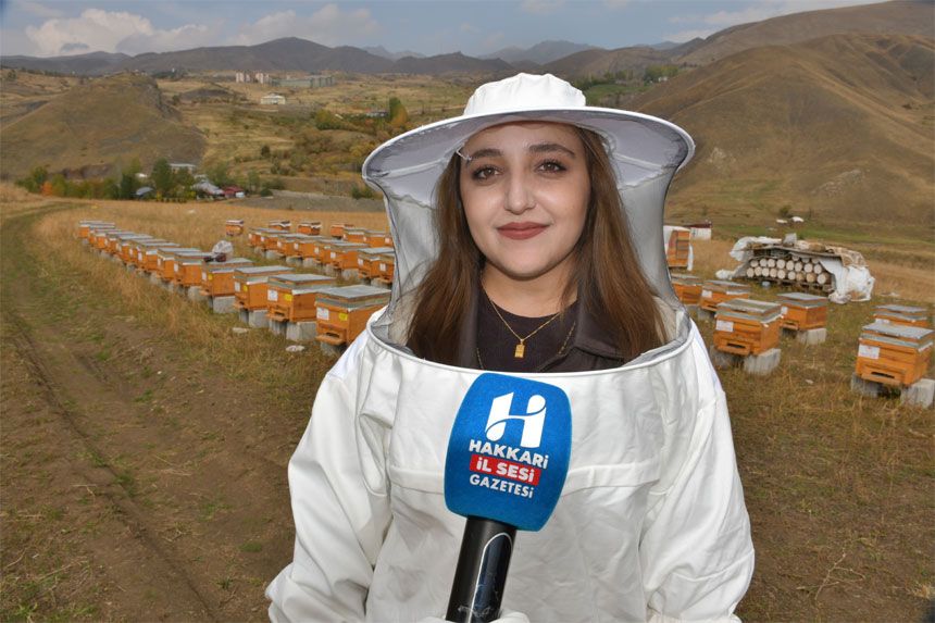 Hakkarili arıcı kadınların ilk bal hasadı heyecanı